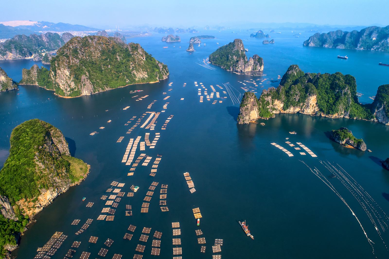 Ha Long Bay listed among 25 most beautiful places worldwide